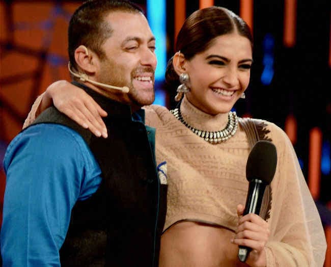 सोनम के लिए सलमान ने मुंडवा दी मूंछे, देखें वीडियो