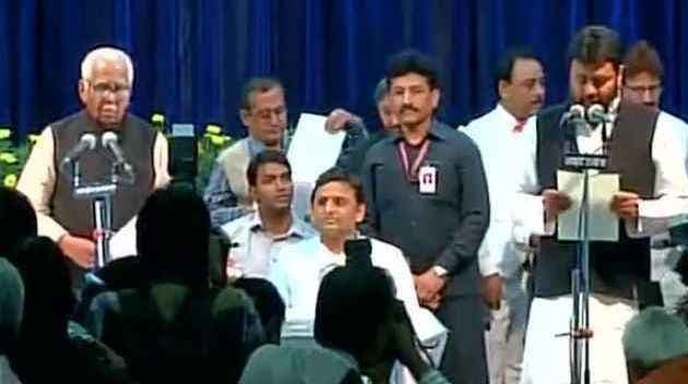 जा‍तीय समीकरणों की इर्दगिर्द रहा अखिलेश का मंत्रिमंड़ल विस्तार