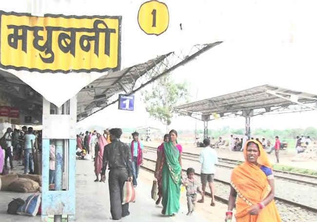 अधिकतर सीटों पर सीधी लड़ाई