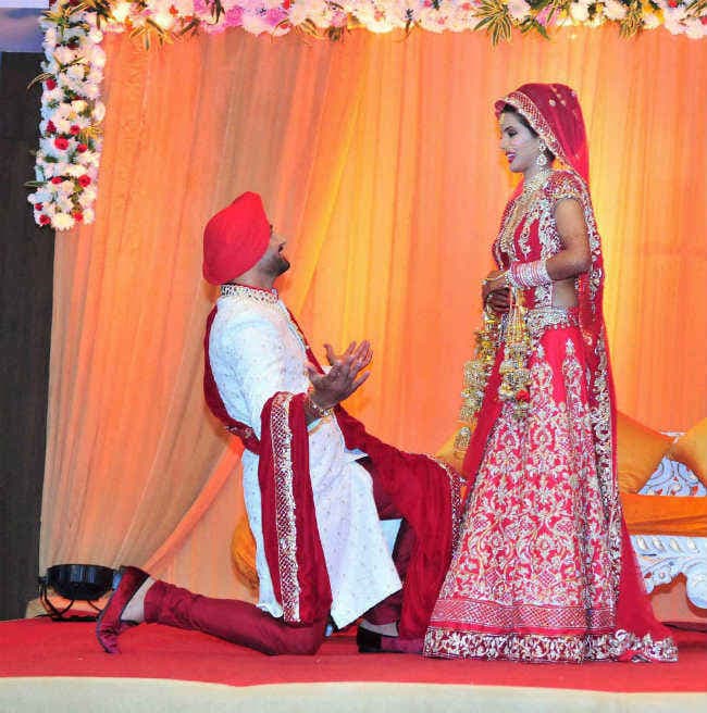 VIDEO : हरभजन के हाई प्रोफाइल रिसेप्शन में शामिल हुए क्रिकेटर, PM मोदी ने दिया आर्शिवाद