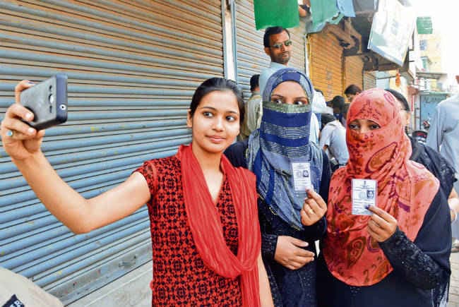 बिहार चुनाव : पहले 3 घंटे खूब वोट आखिर में पड़े धीमे