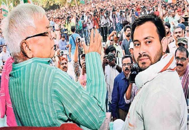 मोदी के हाथ में संविधान सुरक्षित नहीं : लालू