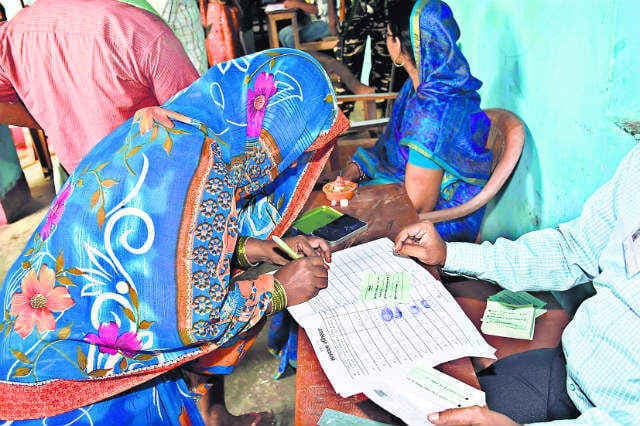 बिहार चुनाव : अब निगाहें अंतिम चरण के चुनाव पर