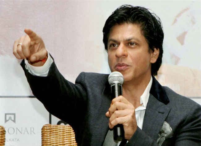 शाहरुख खान को आतंकी ''हाफिज सईद'' ने बुलाया PAK