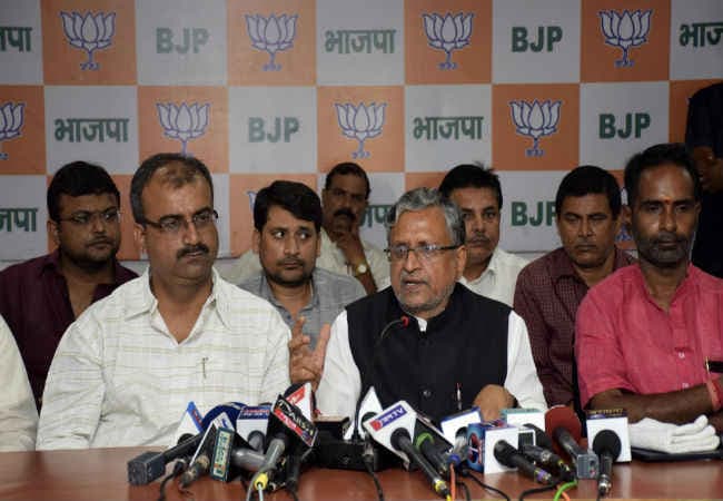 लालू सिर्फ मनोरंजन के साधन हैं : सुशील मोदी