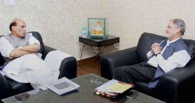 ''आप'' के साथ टकराव के बीच जंग ने राजनाथ से मुलाकात की
