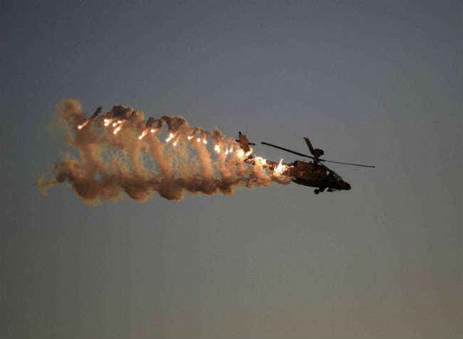 पवन हंस का मलबा मिला, पायलटों की खोज जारी