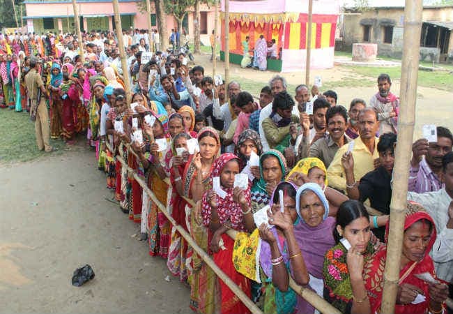 बिहार चुनाव : अंतिम चरण में टूटा रिकॉर्ड, कुल 60% वोटिंग, लालू ने ठाेका 190 सीटों पर दावा