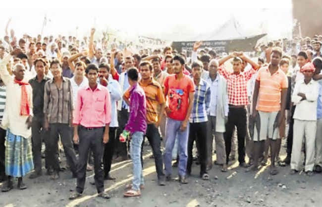 10 घंटे के लिए हटा कर्फ्यू, सीमा पर नाकेबंदी जारी