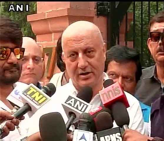 अनुपम खेर ने राष्ट्रपति भवन तक मार्च में पत्रकार से हुई बदसलूकी पर जताया खेद