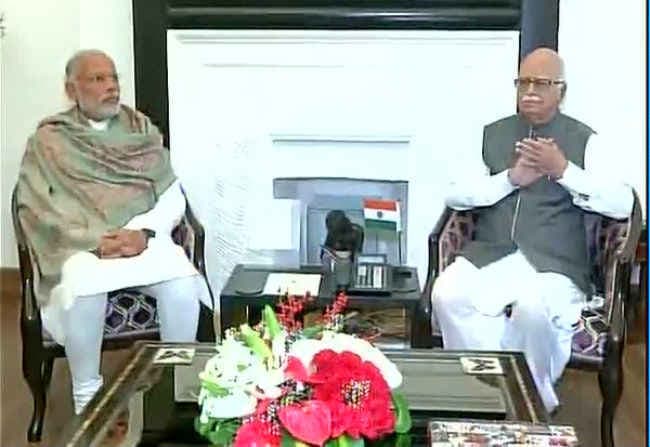 प्रधानमंत्री मोदी ने लालकृष्ण आडवाणी को दी जन्मदिन की बधाई