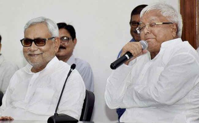 शासन के लिए नीतीश कुमार सामाजिक न्याय के लिए लालू