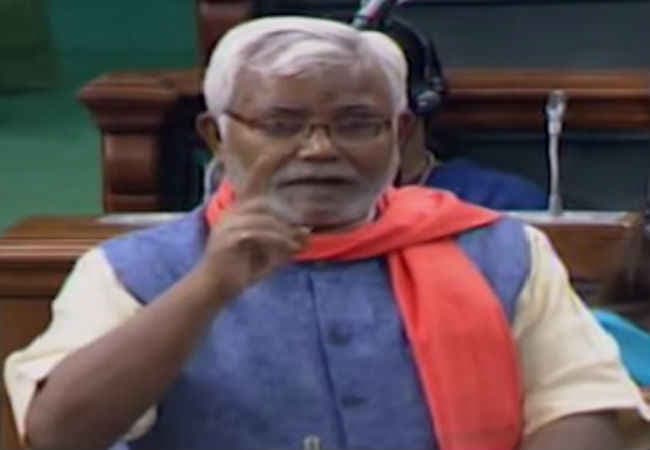 हुकुमदेव संभले, बोले मन के डर को दूर नहीं कर सके पीएम