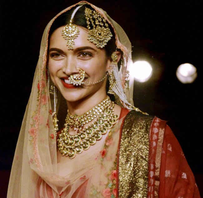 ‘बाजीराव मस्तानी'' की भव्यता के कारण दुविधा में थीं : अंजू मोदी