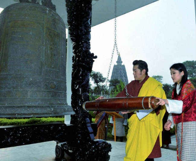भूटान नरेश को पहली संतान की उम्मीद, देश में जश्न का माहौल