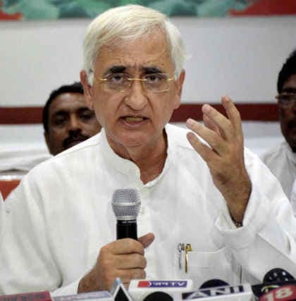 इस्‍लामाबाद में सलमान खुर्शीद ने मोदी को कोसा, शरीफ की तारीफ में कसीदे पढ़े