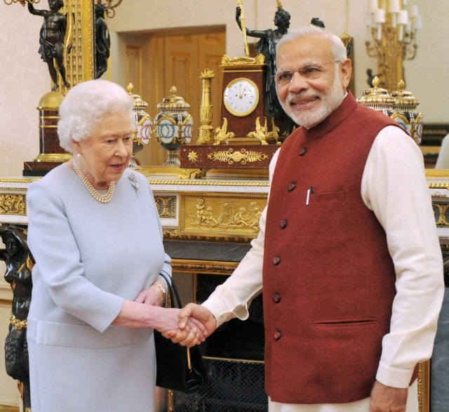 महारानी ने बकिंघम पैलेस में मोदी के सम्मान में दिया भोज