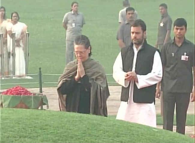 पंडित नेहरु की 126वीं जयंती पर सोनिया समेत कई नेताओं ने दी श्रद्धाजंलि