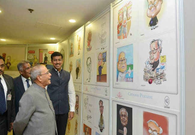 अवार्ड लौटाने वालों को राष्ट्रपति की नसीहत, इसकी वैल्यू समझें