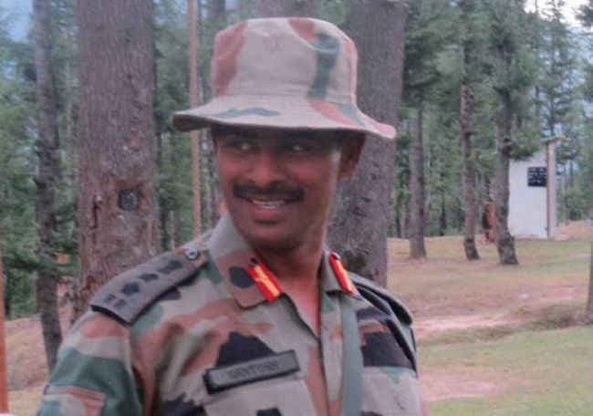 कश्मीर में मुठभेड, सेना का कर्नल शहीद, एक पुलिसकर्मी जख्मी