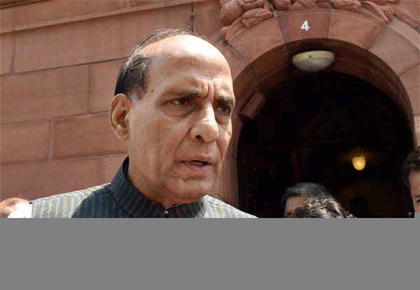 अतिवादी कदम नहीं उठायें साहित्यकार : राजनाथ