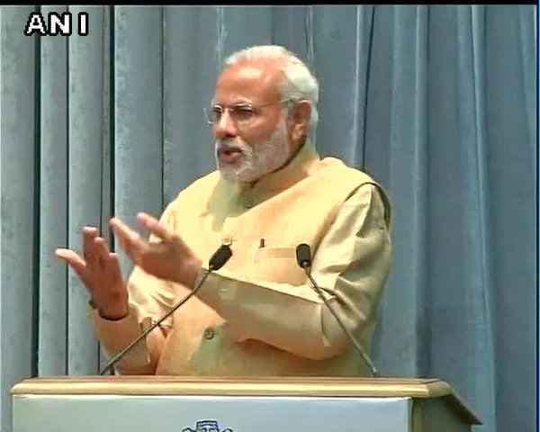 नये आइएएस अफसरों से बोले पीएम मोदी, समाज व सरकार की खाई पाटें