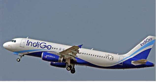 एयरहोस्टेस से बदसलूकी करने वाले तीन यात्रियों पर एफआईआर दर्ज