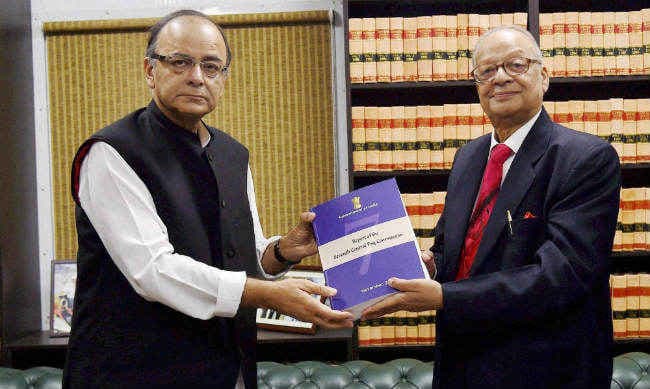 माथुर ने 7वें वेतन आयोग की रिपोर्ट जेटली को सौंपी, जानें मुख्य बातें