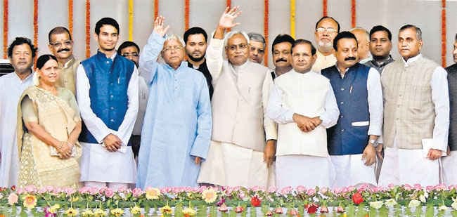 नीतीश कैबिनेट में 28 मंत्री शामिल, सिद्दीकी को खजाना, विजेंद्र को ऊर्जा