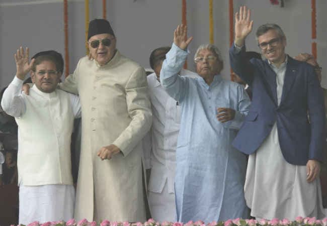 प्रधानमंत्री बनने के लिए आगे आएं नीतीश : फारुक अब्दुल्ला