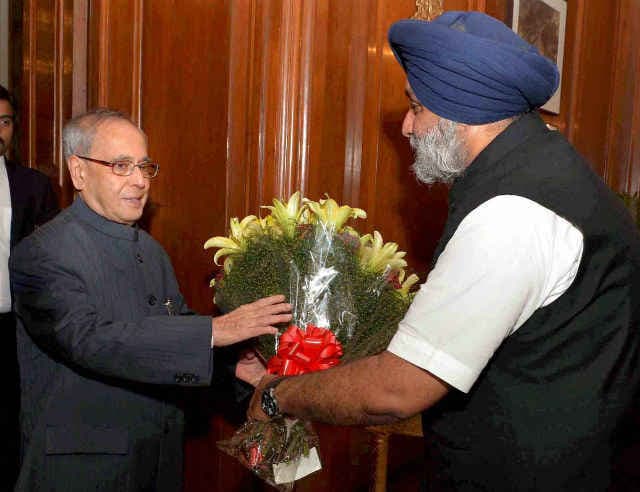 बादल ने राष्ट्रपति से कांग्रेस की मान्यता रद्द करने की मांग की