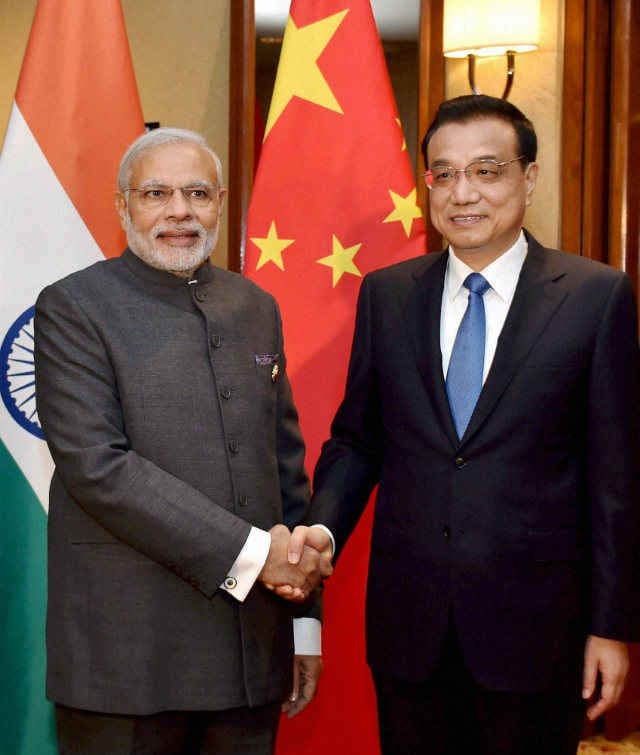 पीएम मोदी ने चीनी पीएम ली से की मुलाकात, आतंकवाद व मंदी से साथ लड़ने का निर्णय