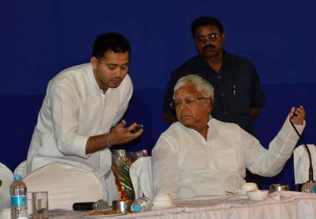 शपथ ग्रहण में नरेंद्र मोदी ने "अक्षुण्ण" को "अक्षुण्ण" पढ़ा था, दोबारा लें शपथ : लालू प्रसाद