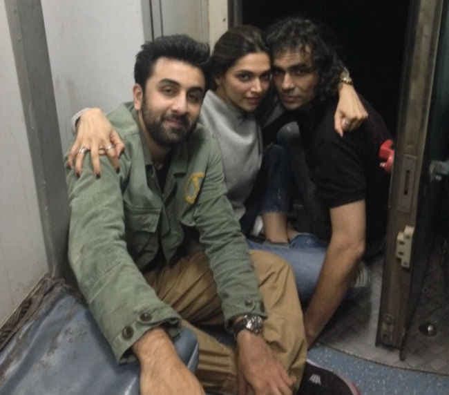 VIDEO : रणबीर-दीपिका की ‘TAMASHA'' in TRAIN