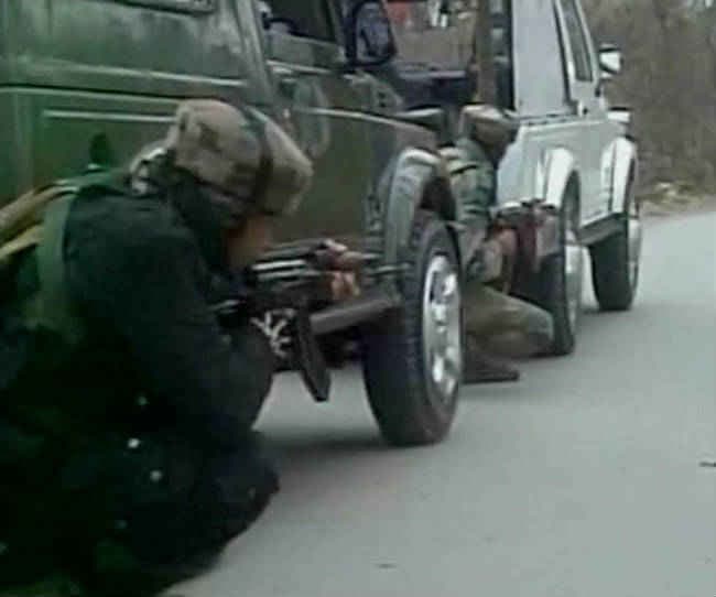 हिज्बुल मुजाहिदीन के तीन आतंकवादी ढ़ेर