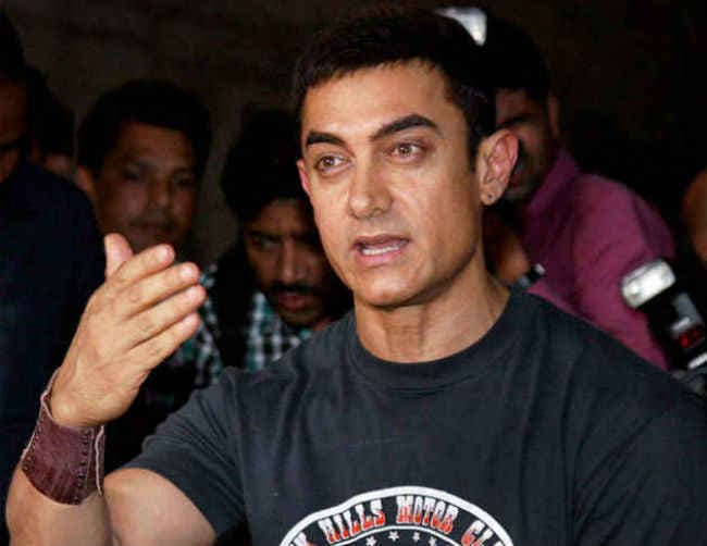 लखनऊ में शिवसेना ने आमिर खान की शवयात्रा निकाली