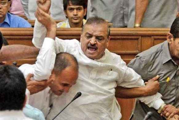 भाजपा विधायक ओ पी शर्मा को विधानसभा से निष्कासित करने की मांग