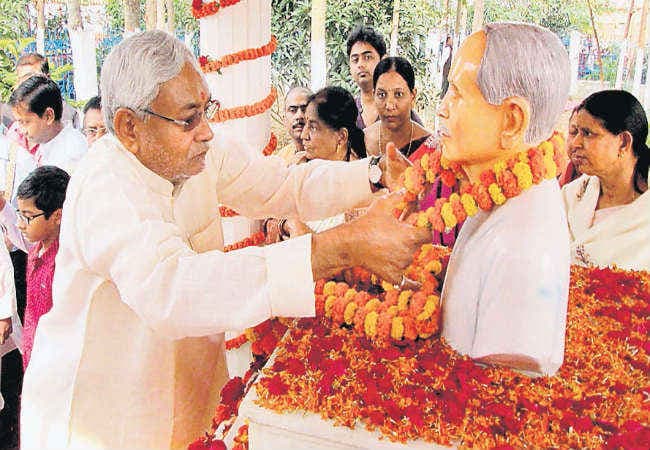 पिता को याद कर भावुक हुए सीएम नीतीश