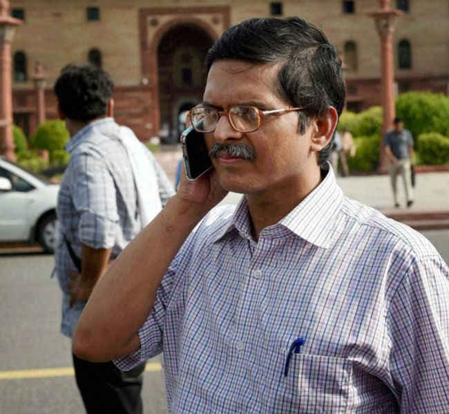 आजम खां को पसंद हैं चाटुकार अफसर : अमिताभ ठाकुर