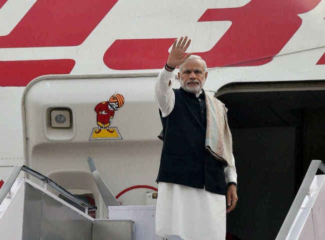 पेरिस जलवायु सम्‍मेलन में भाग लेकर स्‍वदेश लौटे मोदी