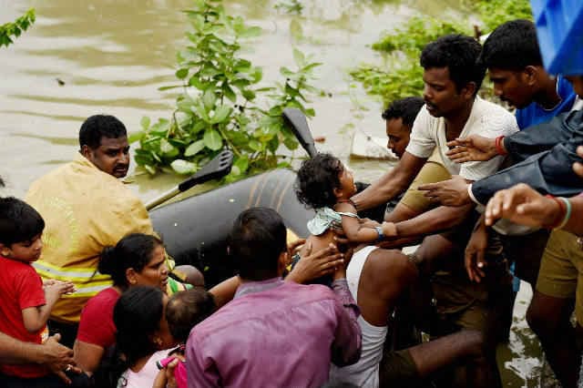 #Chennai floods : बाढ़ से तबाह हुई जिंदगी, छह दिसम्बर तक एयरपोर्ट बंद