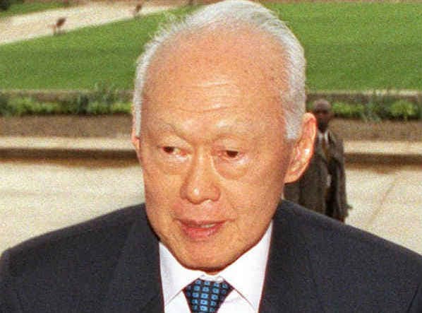 आप खुद बदलना चाहते हैं, राज्य बदलना चाहते हैं या अपना देश, तो ली की पुस्तक फ्रॉम थर्ड वर्ल्ड टू फर्स्ट पढ़ें!