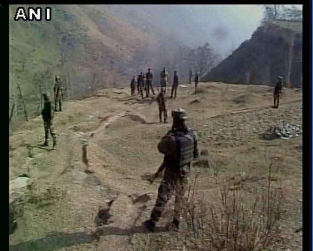 कश्मीर : सुरक्षाबलों ने दो आतंकियों को मार गिराया, 1 जवान शहीद