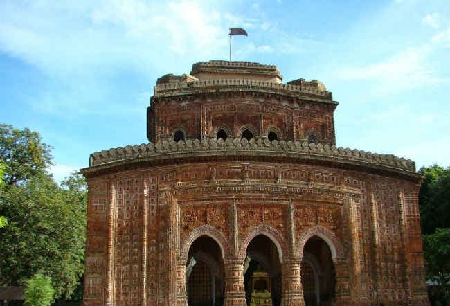 बांग्लादेश में हिंदू श्रद्धालुओं के आयोजन में सीरियल बम ब्लास्ट, 10 घायल