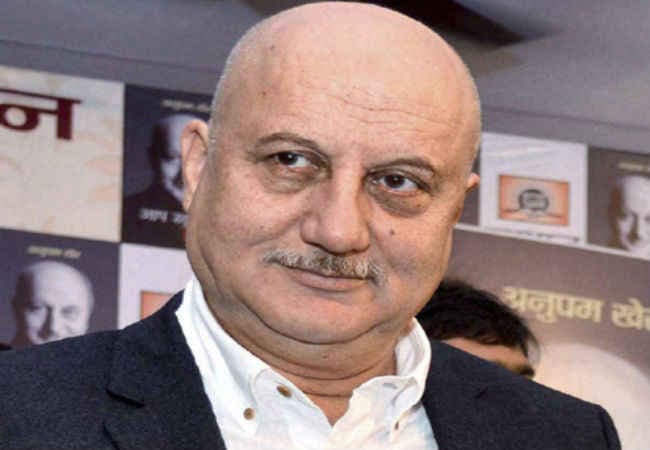 आमिर को लगता है कि उन्हें हर चीज पर अपनी राय देनी चाहिए: अनुपम खेर