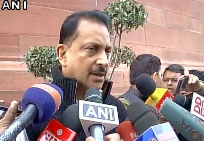 वीके सिंह मामले को सियासी रंग देने में जुटे हैं राहुल : सरकार