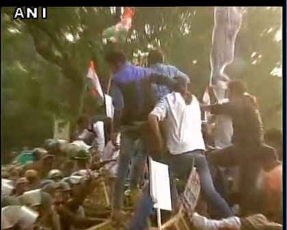 नेशनल हेराल्ड मामले को लेकर कांग्रेस का 7आरसीआर तक मार्च