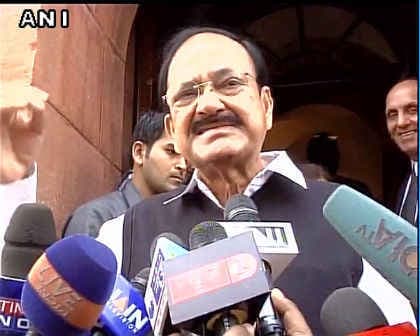 कांग्रेस मोदी को नहीं, देश को चोट पहुंचा रही है : नायडू