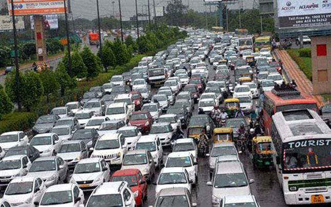 अब ''सम विषम'' के अनुसार तारीख मांग रहे हैं वकील