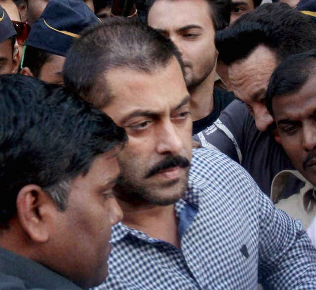 हिट एंड रन मामला: सलमान ने कहा, शुक्रिया, घर के बाहर मनी दिवाली